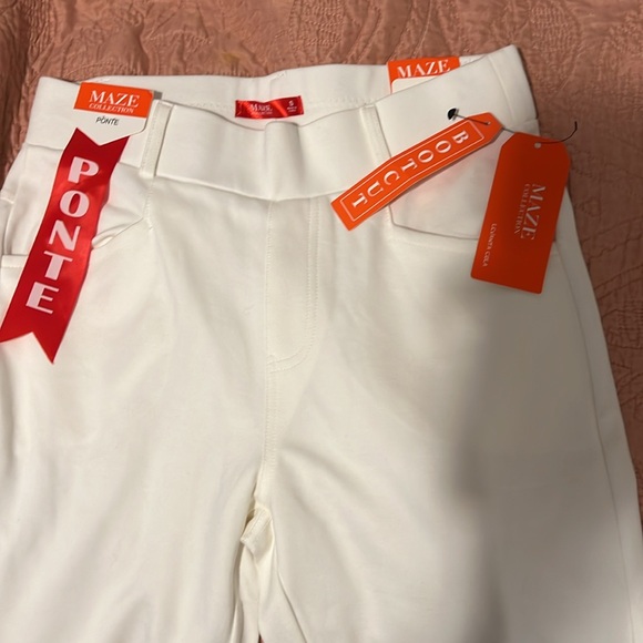 Maze collection size small stretchy cream stretch pants - Picture 4 of 4